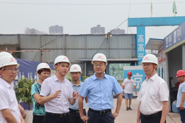 集團(tuán)公司董事長(zhǎng)鄧華帶隊(duì)前往內(nèi)江市、隆昌市考察紡織、糧食儲(chǔ)運(yùn)、撬裝加油等項(xiàng)目