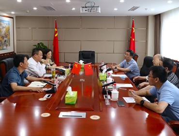 鄧華會(huì)見四川大學(xué)教授葉光斗、巨石集團(tuán)成都有限公司執(zhí)行董事、總經(jīng)理陳杰等一行